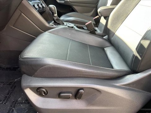 Used 2018 Volkswagen Tiguan SE w/ Panoramic Sunroof Package image 12