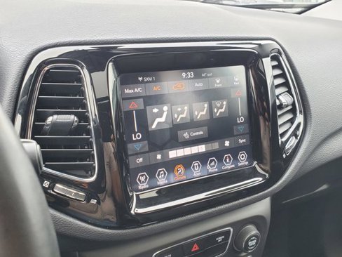 Used 2018 Jeep Compass Limited image 25