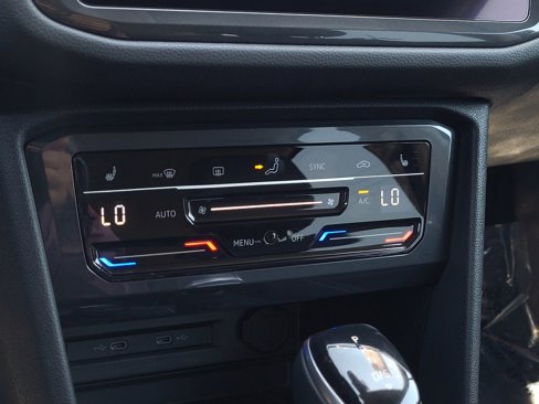 Certified 2022 Volkswagen Tiguan SE image 19