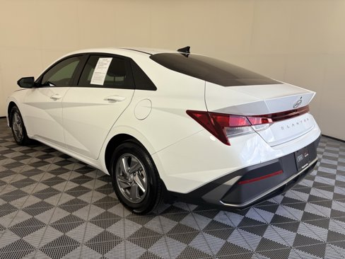 Used 2025 Hyundai Elantra SE image 5