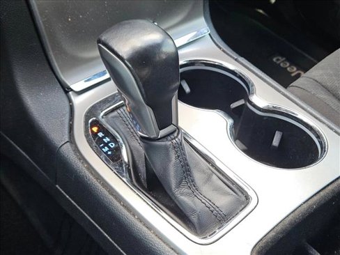 Used 2020 Jeep Grand Cherokee Laredo image 13