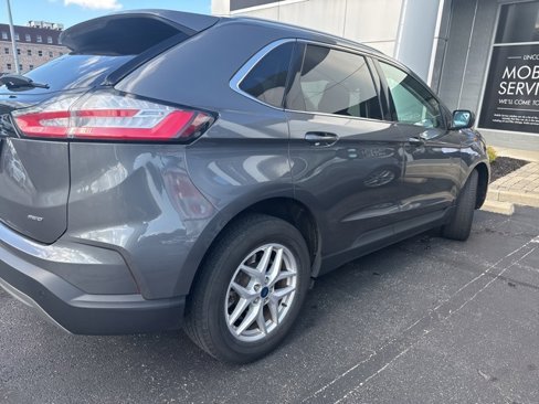 Used 2021 Ford Edge SEL w/ Convenience Package image 4
