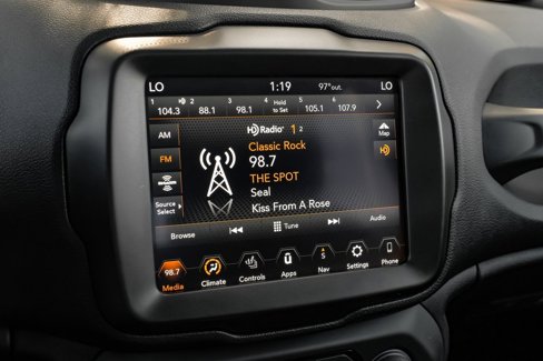 Used 2021 Jeep Renegade Latitude w/ Sun & Sound Group image 39