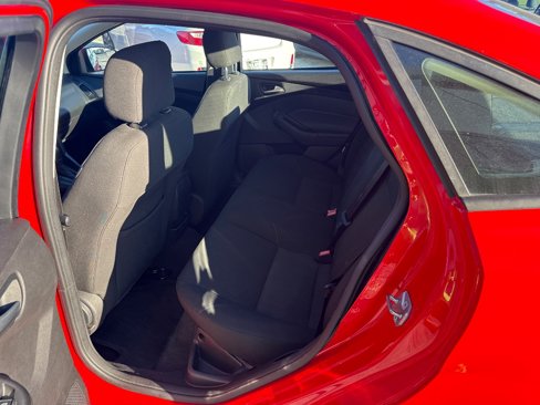 Used 2015 Ford Focus SE image 12