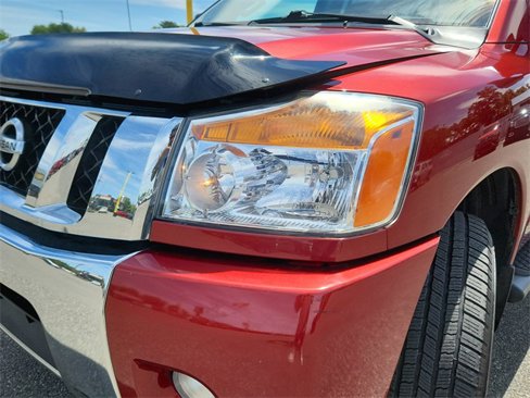 Used 2015 Nissan Titan SV image 10