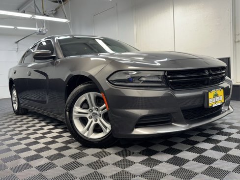 Used 2016 Dodge Charger SE image 1