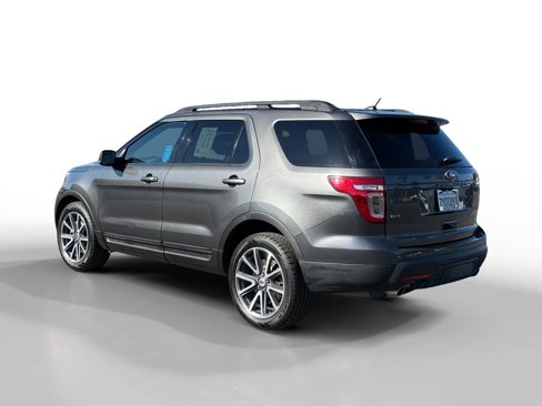 Used 2015 Ford Explorer XLT w/ Equipment Group 202B image 3