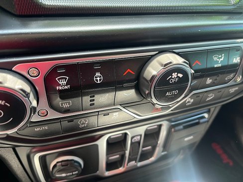 Used 2021 Jeep Wrangler Unlimited Sahara w/ Uconnect 4C Nav & Sound Group image 33