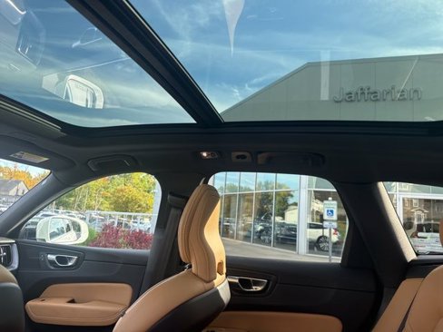 Used 2020 Volvo XC60 T6 Momentum image 11