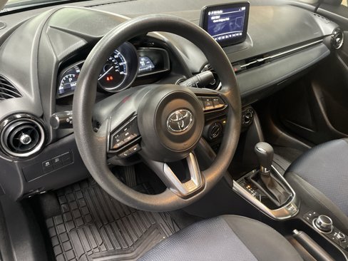 Used 2020 Toyota Yaris LE image 9