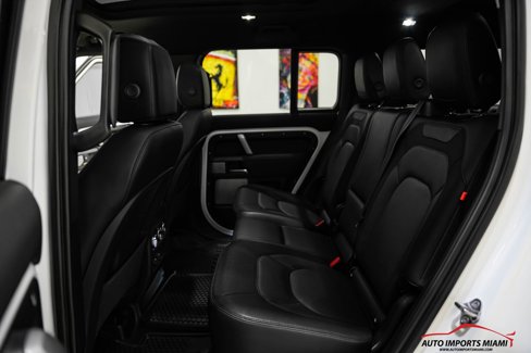 Used 2023 Land Rover Defender 110 X-Dynamic SE image 9