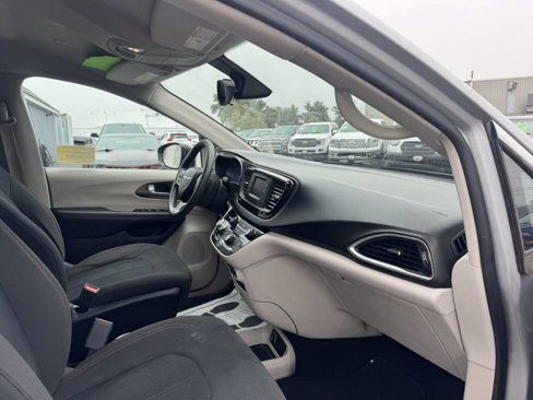 Used 2017 Chrysler Pacifica LX w/ Tire & Wheel Group image 30