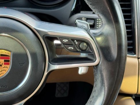 Used 2018 Porsche Macan image 25