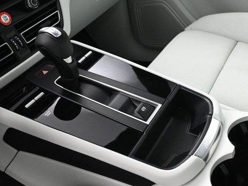 Certified 2025 Porsche Macan image 22