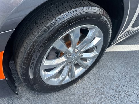 Used 2018 Chrysler 300 Touring L image 11