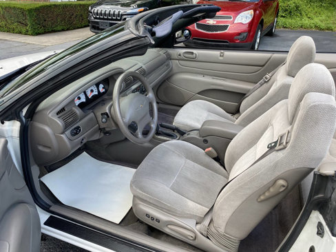 Used 2002 Chrysler Sebring GTC image 15