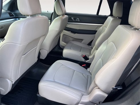 Used 2018 Ford Explorer XLT w/ Equipment Group 202A image 13