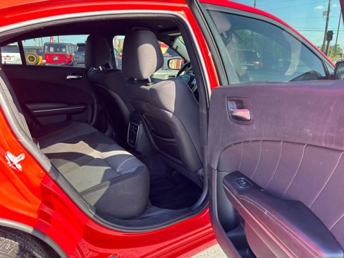Used 2017 Dodge Charger SXT image 12