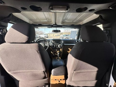 Used 2015 Jeep Wrangler Unlimited Rubicon w/ Max Tow Package image 17