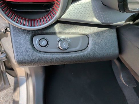 New 2025 Chevrolet Trax RS w/ Sunroof Package image 15