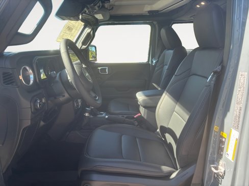 New 2025 Jeep Gladiator Sport image 9