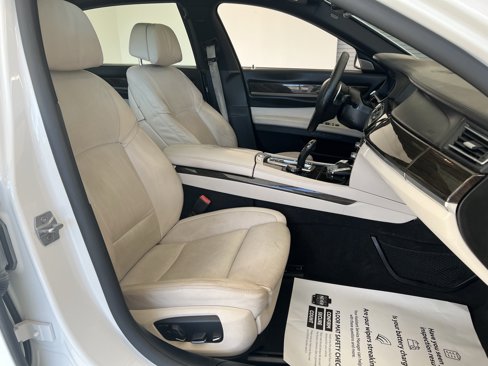 Used 2014 BMW 750Li xDrive image 30