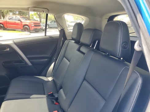 Used 2018 Toyota RAV4 Limited image 15