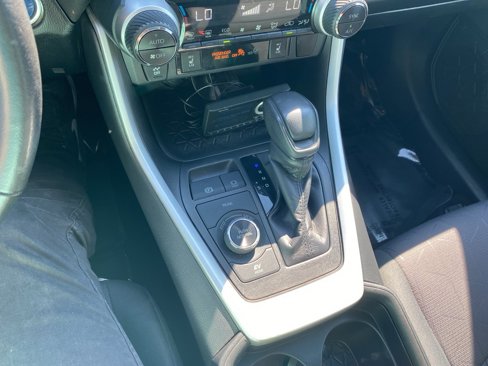 Used 2019 Toyota RAV4 XLE image 16