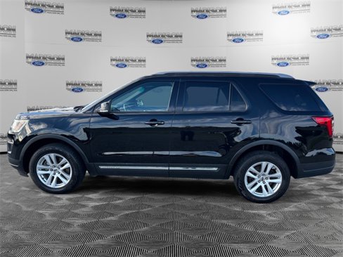Used 2018 Ford Explorer XLT w/ Equipment Group 202A image 2