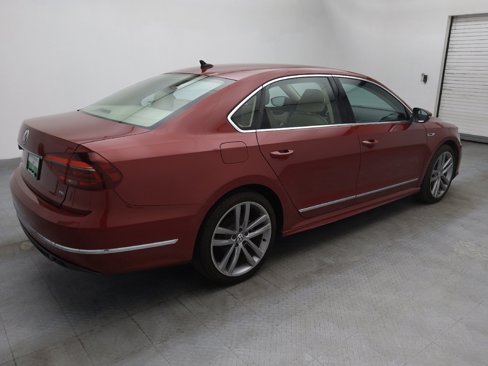 Used 2017 Volkswagen Passat 1.8T R-Line w/ R-Line Lighting Package image 10