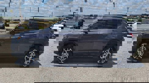 Used 2024 Jeep Compass Latitude image 29