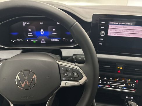 Used 2025 Volkswagen Jetta SE image 36