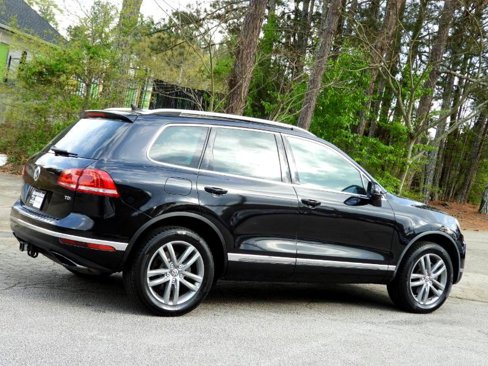 Used 2016 Volkswagen Touareg Sport image 20