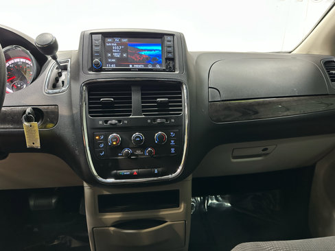 Used 2020 Dodge Grand Caravan SE w/ UConnect Hands-Free Group image 36