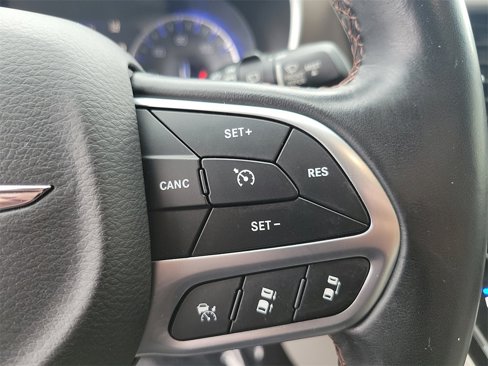 Used 2018 Chrysler Pacifica Touring-L w/ Advanced Safetytec Group image 7