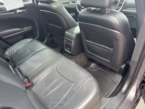 Used 2015 Chrysler 300 Limited image 24