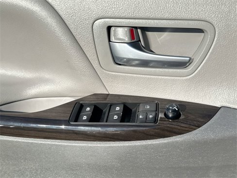 Used 2017 Toyota Sienna XLE Premium image 13