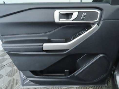 Used 2023 Ford Explorer XLT w/ Equipment Group 202A image 25
