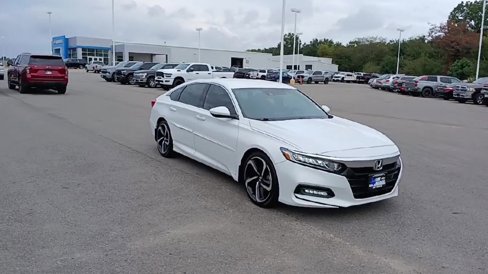 Used 2018 Honda Accord Sport image 2