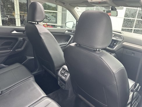 Used 2020 Volkswagen Tiguan SE w/ Panoramic Sunroof Package image 29