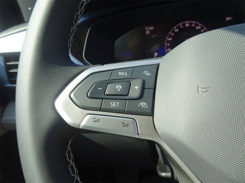 Certified 2024 Volkswagen Taos SE image 19