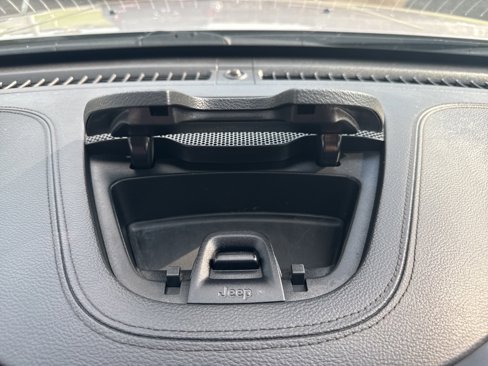Used 2019 Jeep Cherokee Latitude Plus image 32