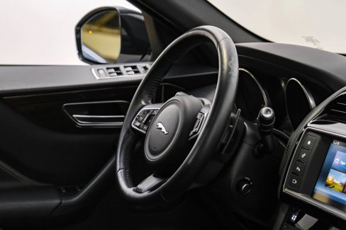 Used 2017 Jaguar F-PACE Prestige image 8