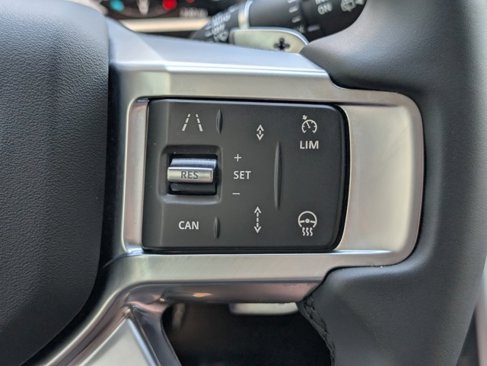 Certified 2024 Land Rover Discovery Dynamic SE image 21