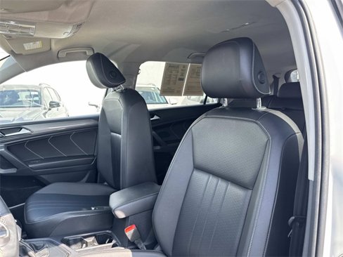 Used 2022 Volkswagen Tiguan SE image 16