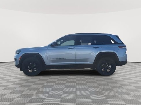 New 2025 Jeep Grand Cherokee Altitude image 2