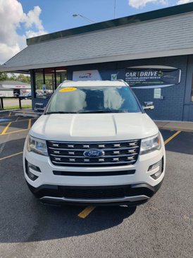 Used 2016 Ford Explorer XLT image 2