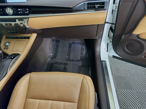 Used 2017 Lexus ES 300h image 33