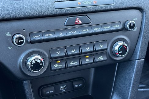 Used 2020 Kia Sportage LX image 16