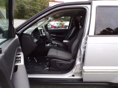 Used 2010 Jeep Grand Cherokee Laredo image 14